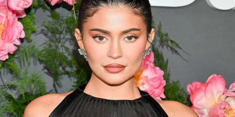 Comment Kylie Jenner a Transformé l&rsquo;Industrie de la Beauté : Le Secret de son Empire Millionnaire Révélé