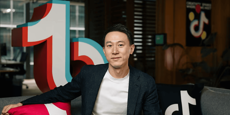 Shou Zi Chew : Le Visionnaire Qui Redéfinit L&rsquo;Avenir de TikTok et Son Influence Mondiale