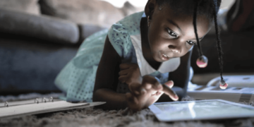 Les effets néfastes de l&rsquo;exposition aux écrans des enfants de moins de 03 ans : Découvrez 04 solutions éfficaces pour faire face au fléau.