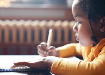 Maman, Papa, Je N&rsquo;arrive Pas à Me Concentrer : Les Meilleures Solutions Pour Booster l&rsquo;Attention de Votre Enfant De Moins De 05 Ans